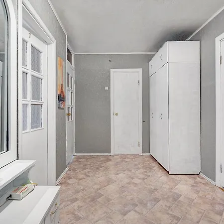בית הארחה Private With Balcony Next To Station וילנה