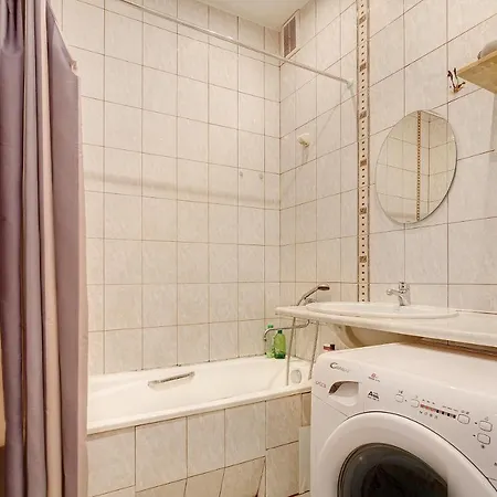 Private With Balcony Next To Station בית הארחה *